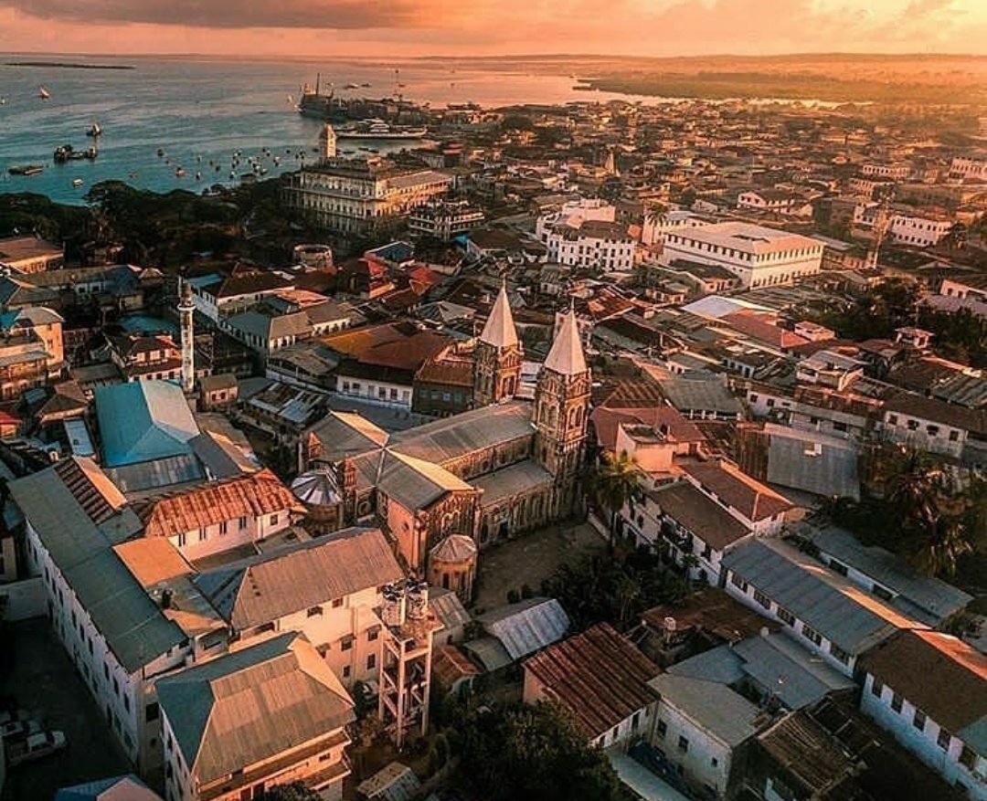 ntakije_iddy's tweet photo. #Zanzibar ingeweza kuwa mlango wa kuifungua kiuchumi #Tanganyika na #AfrikaMashariki kama ilivyo mifano ya #Singapore kwa #MasharikiYaMbali, #HongKong kwa #China au #Dubai kwa #Ghuba. Ni siasa za kuidhibiti #Zanzibar zilizotukwamisha sote. Wakati umefika kuja na #DiraMpya! https://t.co/Oa91tuONHc