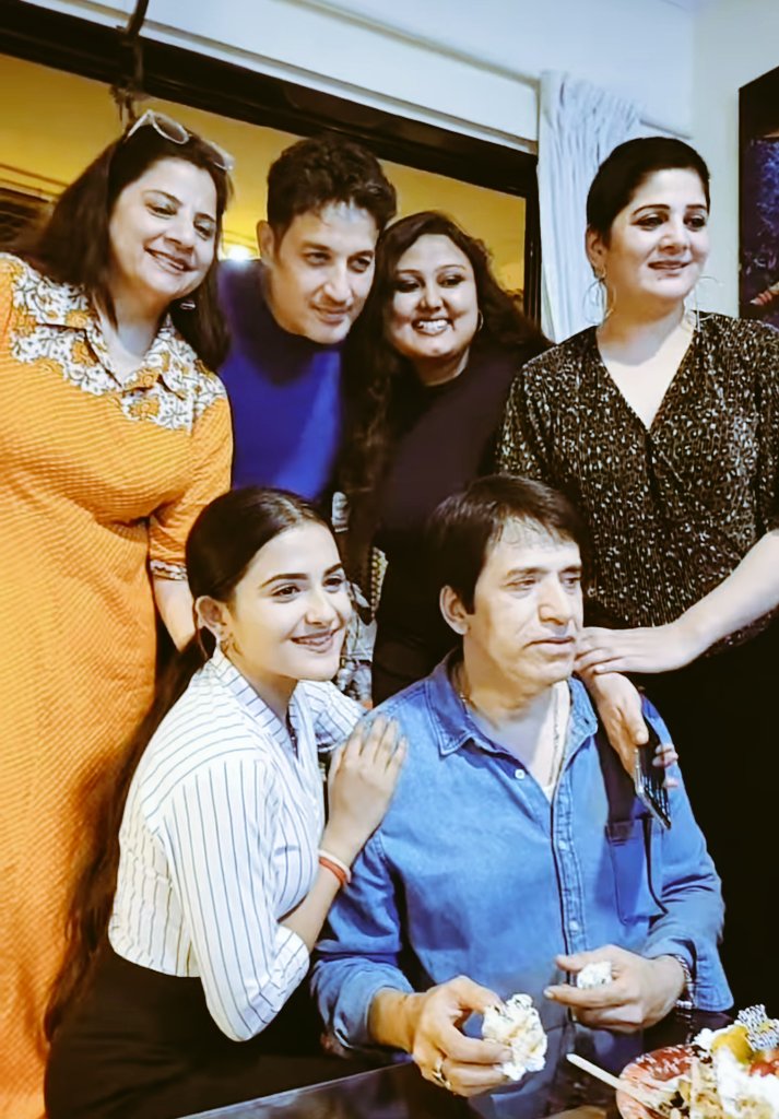 Phoenixdeba's tweet photo. @Debattama_sah from @soorajthapar Sir's birthday along with the SAAKK Clan.
Wishing Sooraj Sir a very Happy Birthday.🎂🥳
Source:IG story of Sonica Handa
#DebattamaSaha
#DebaHolics
#Debadarers https://t.co/BVr7I602hh
