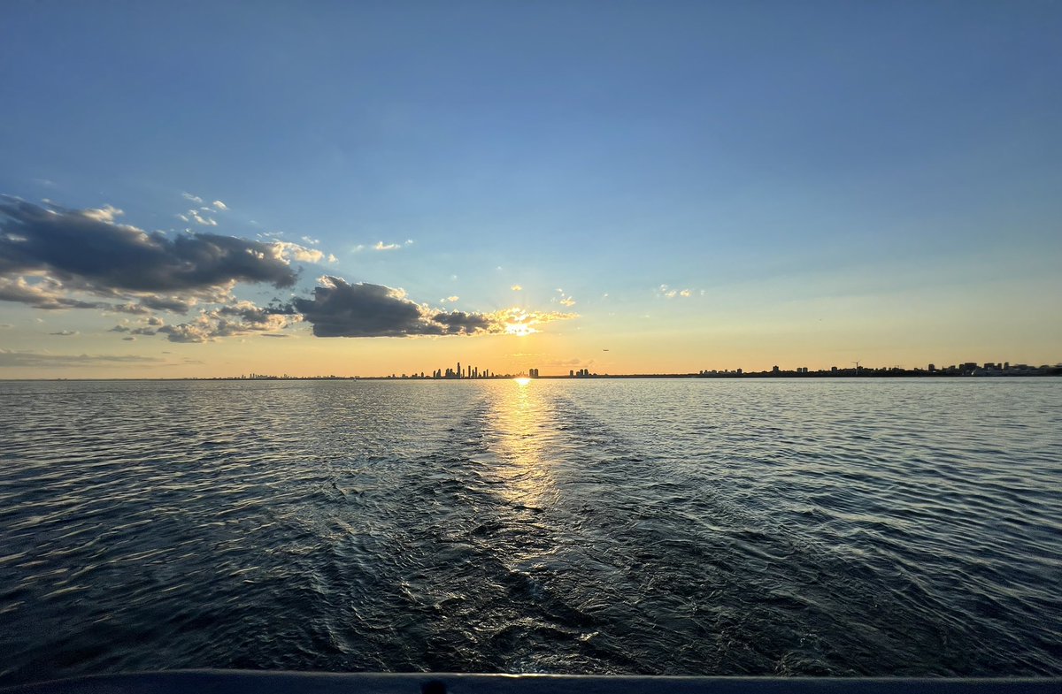 SDegrace's tweet photo. Tonight I took part in this fantastic #IBMIntern event, take in the Toronto skyline & make meaningful connections!
My heart is full, thank you for the memories! ππΌ
If you are looking to join the @IBM family be sure to check out https://t.co/XAP2y2W3Bb
#IBMCanada
#WorkFamily https://t.co/wUELiUzsUx