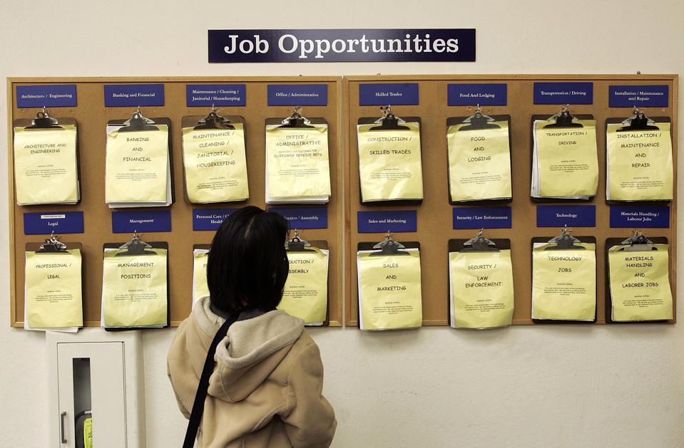 Forbes's tweet photo. Weekly Jobless Claims Hit New High For 2022 https://t.co/rSLFsEhcA7 https://t.co/uRWk6MQGnS