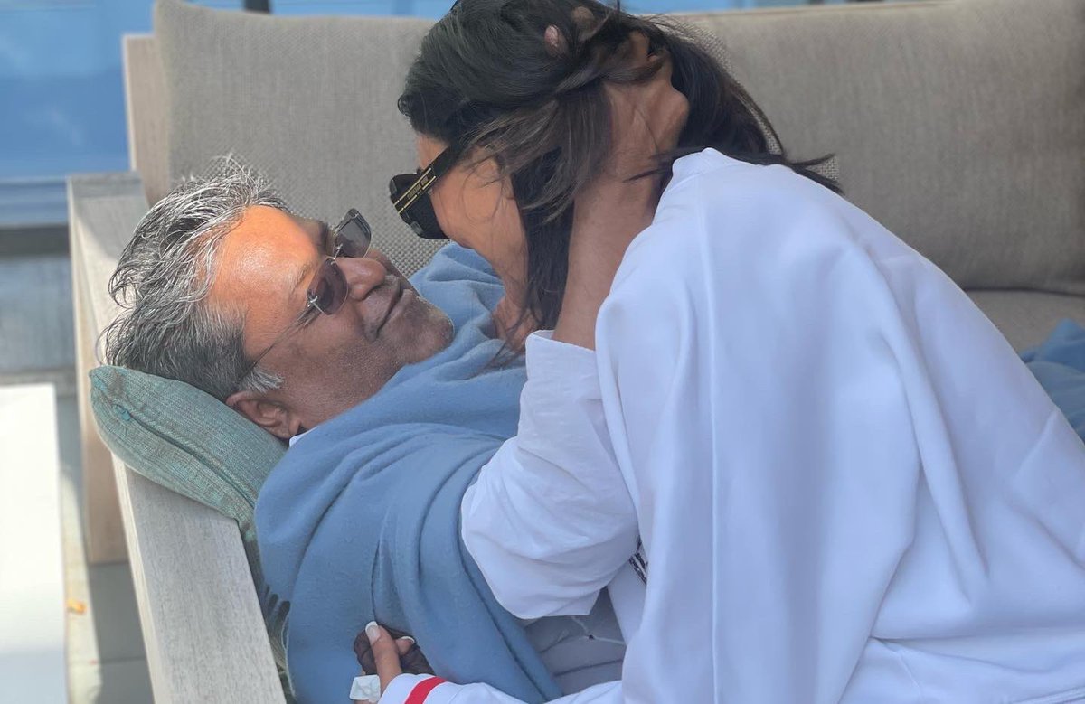 Engineer01_'s tweet photo. Bhai paisa ho to kya kuch nhi ho sakta😶

#SushmitaSen #LalitModi https://t.co/i0s1xofoYn