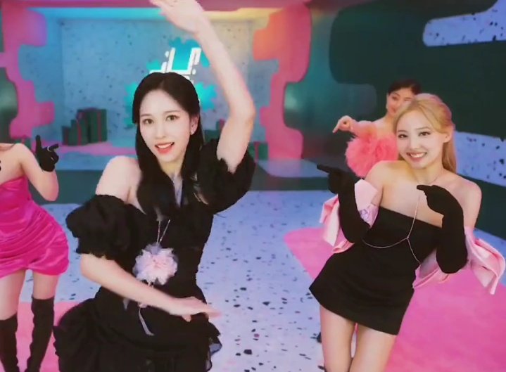myoitzki's tweet photo. mina solo next? 👀 https://t.co/6x0jXx8oKZ