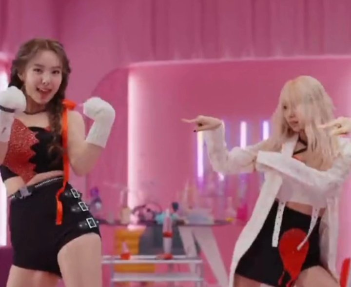 myoitzki's tweet photo. mina solo next? 👀 https://t.co/6x0jXx8oKZ