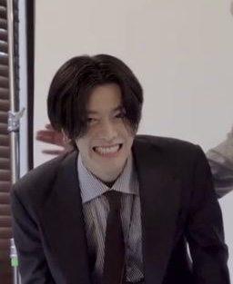 hourly yuta tweet media