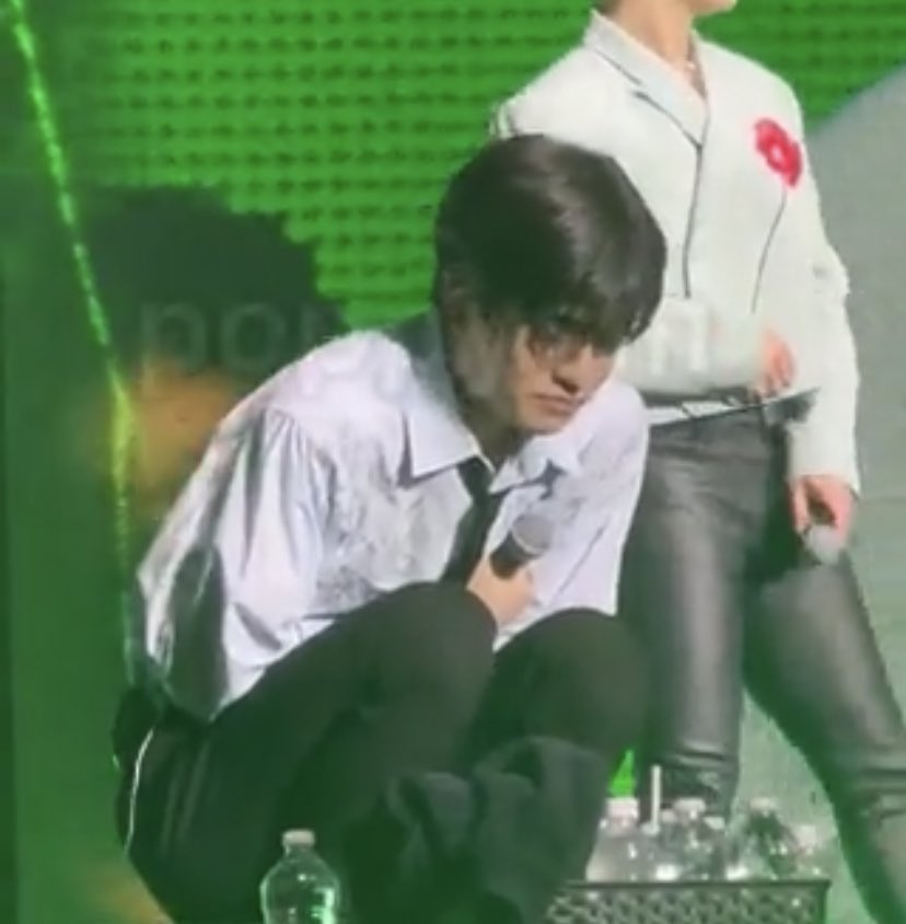 SEUNGM1NE's tweet image. a babie :((