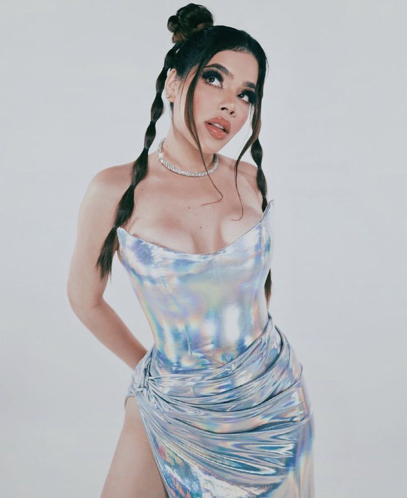 moscaOsbeby's tweet photo. feliz cumpleaños al amor de mi vida de una manera no romántica te amo mucho Kenia ya tienes 23 vueltas al sol encerio gracias por todo lo que haces por nosotros a tus 23 años haz logrado demasiado eres una de las artistas más completas de México por esto y más hpd Kenia Os https://t.co/Adv0IImnmX