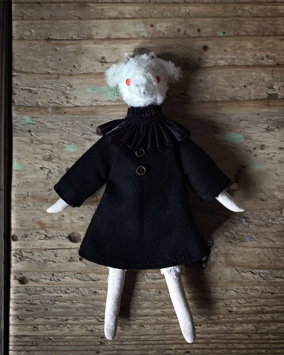 AjisaiGallery's tweet photo. 公募グループ展『#残された標』にて先程ご紹介しました高齊りゅうさんの『ミニョネット/山羊』をお迎え頂きました。
誠にありがとうございます🐐
#公募展 #グループ展 #思念 #art #アート https://t.co/Fe7tFRjMpJ