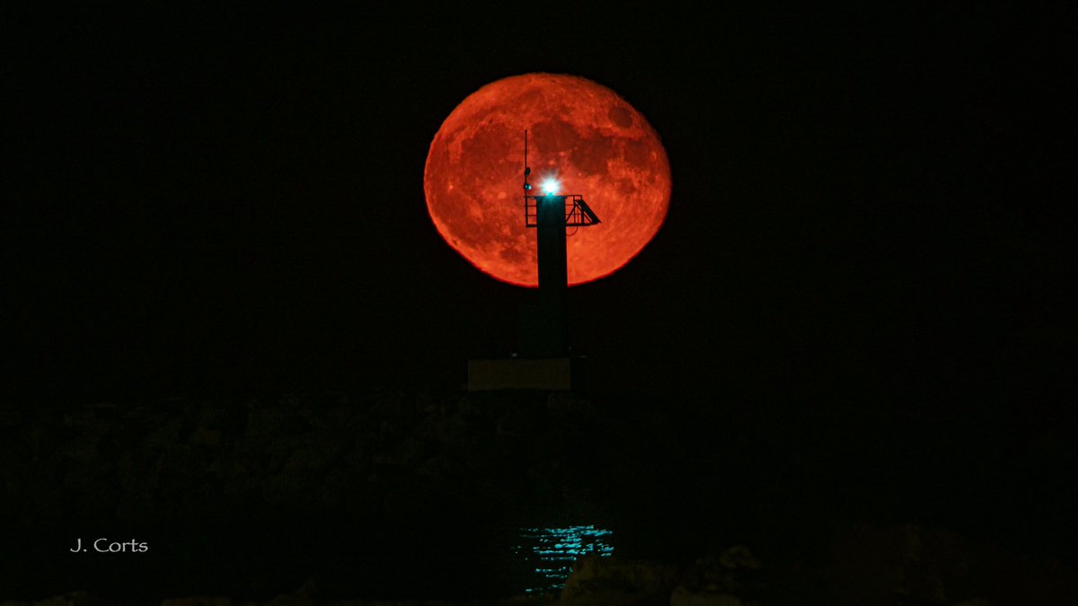 JoaquimCorts's tweet photo. Sortida de la Lluna aquesta nit a #cambrils 😍

@NatGeoEsp @NatGeoPhotos @NatGeoEspana #FotoDelDía @TomasMolinaB @eltempsTV3  @catexperience #324eltemps @costadauradatur @MeteoMauri @gemmapuigf @SoniaPapell @SergiLoras #tufotonatgeo @CambrilsTurisme @ajcambrils https://t.co/R2I6qPLplE