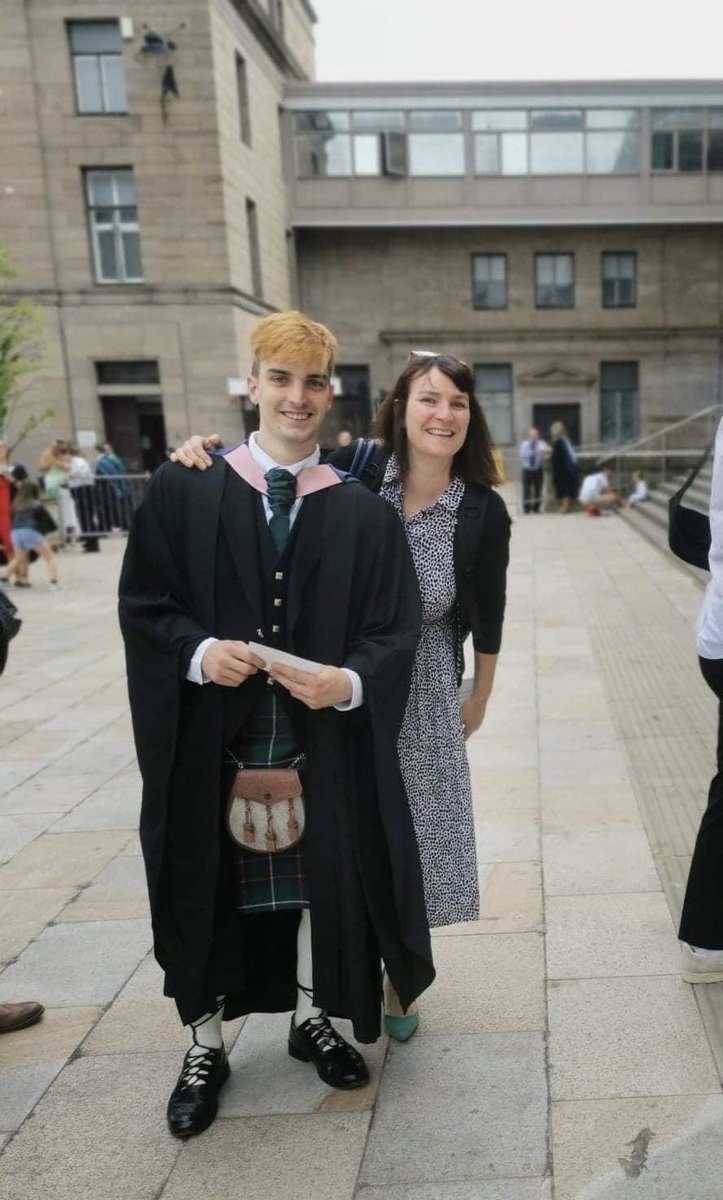 Finally had my delayed graduation, it was heartwarming celebrating it with my family, old classmates and every other graduate. Also got to wear my kilt for the first time 🤗