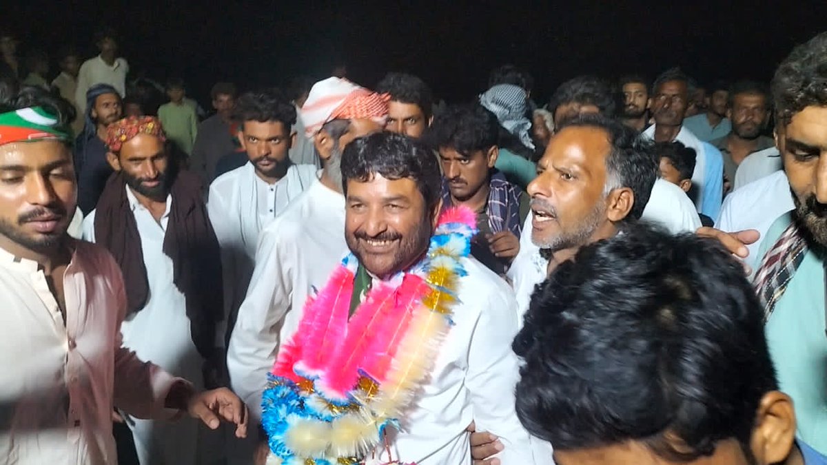 PTISPOfficial's tweet photo. لیہ چک نمبر 340 میں پی ٹی آئی امیدوار #PP281 سردار قیصرعباس خان مگسی کی آمد 
کرنل ریٹائرڈ ملک شعیب امیر اعوان میزبانی جمیل ڈوگر لطیف ڈوگر اور ڈوگر برادری نے کی جلسہ کا انعقاد کیا میں عوام کی بہت بڑی تعداد نے شرکت کی
#نوجوان_بدلے_گا_پاکستان
#VoteOnJuly17 https://t.co/jKdbtGh5Oj