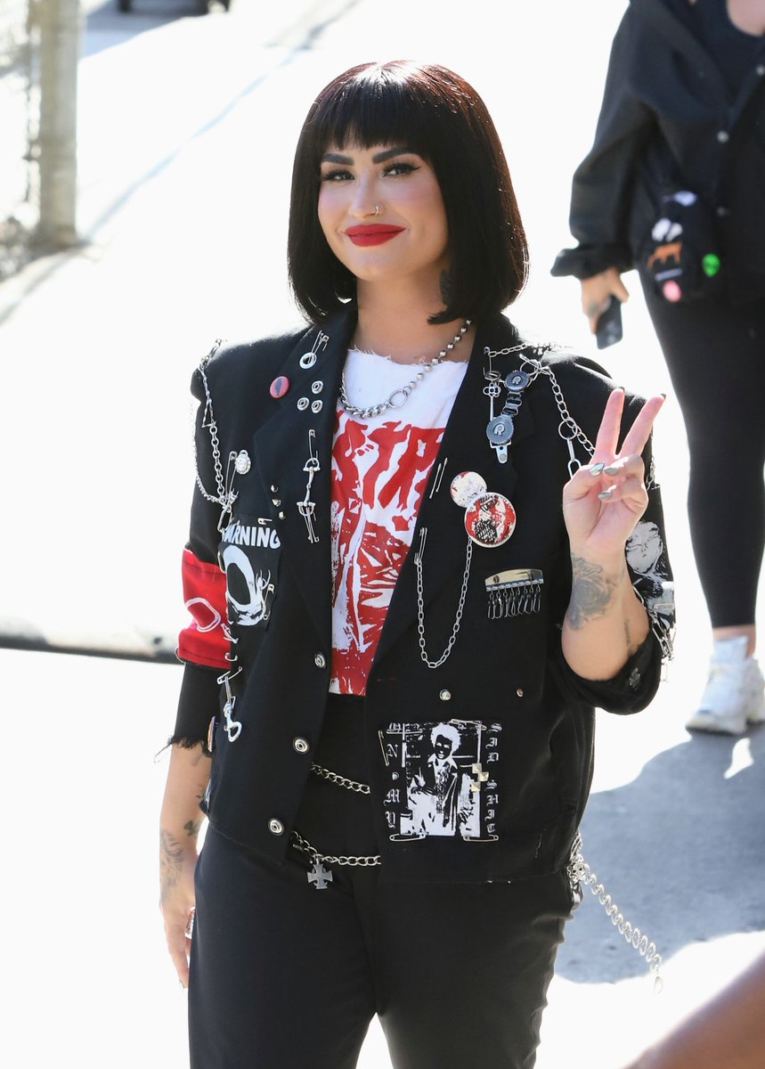 thegaabis's tweet photo. Same energy as the neon lights tour
#SUBSTANCE #DemiLovato #HolyFvck #HolyFvcktour #TNLT #outfit #rocklovato https://t.co/c6NcGKuf2y