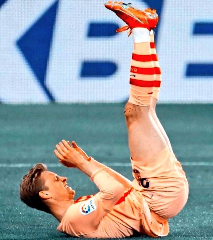riewwl's tweet photo. دي يونغ ملك الوضعيات 🤤🤤💦🍑👅

De Jong https://t.co/ntb3HVWWBk