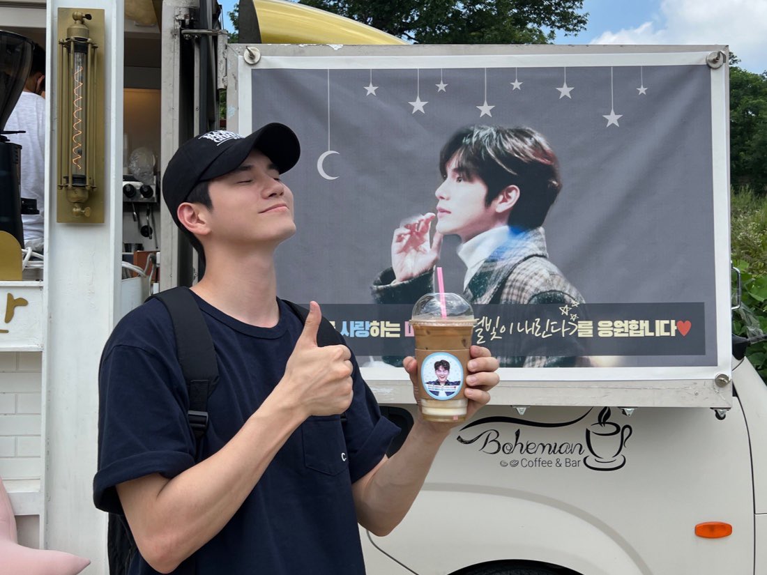 [💕] 사랑하는 마음이 가득 담긴 음료 잘 마셨습니다! 오늘도 열심히 촬영할게요💙

#옹성우 #ONGSEONGWU