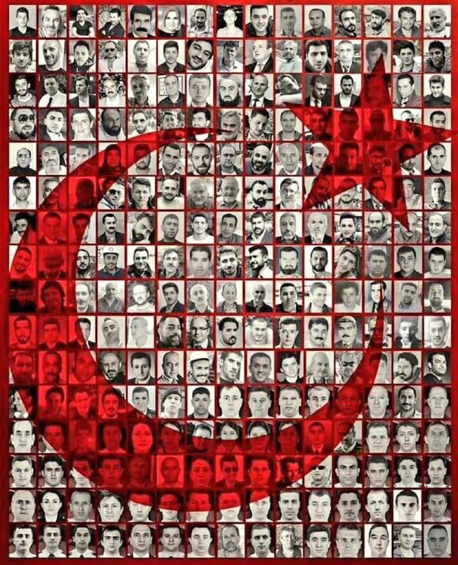 avhakankurt's tweet photo. #15Temmuz, kendi selasının okunduğunu duyarak ölümüne koşanların destanıdır.

#15Temmuz, bayrağı yere düşürmeyenlerin destanıdır. 

Unutmadık,
Unutmayacağız,
Unutturmayacağız! https://t.co/cZtsSdrx3b