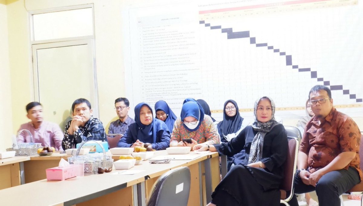Kunjungan dari KPI Pusat dan KPID Sulawesi Barat dalam rangka koordinasi dengan KPID Sumsel terkait strategi menata Lembaga Penyiaran pasca Pandemi Covid-19.

#sumselmajuuntuksemua
#kpidsumsel