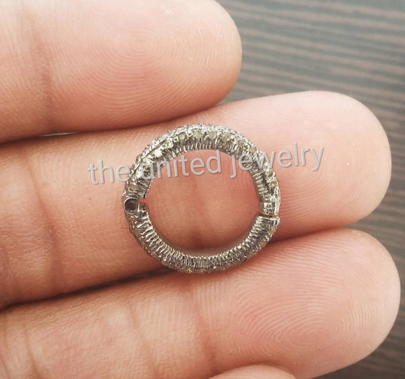 thunitedjewelry's tweet image. 925 Sterling Silver Pave Diamond Round Lock Clasp Finding Jewelry, Link Chain Connector
#925Sterlingsilverjewelry #Pavediamondjewelry #Diamondlock #Roundlock #Findingjewelry #Wholesalevintage #Finejewelrymaker #goldjewelry #Finejewelrysupplier #goldenhancer #Theunitedjewelry