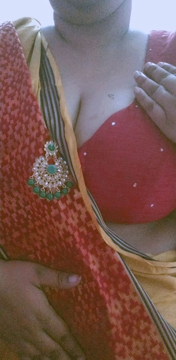 Divya20855365's tweet photo. Love the blouse design 😍😍

#rt if you like it too💋😉 https://t.co/clFTROqgQo