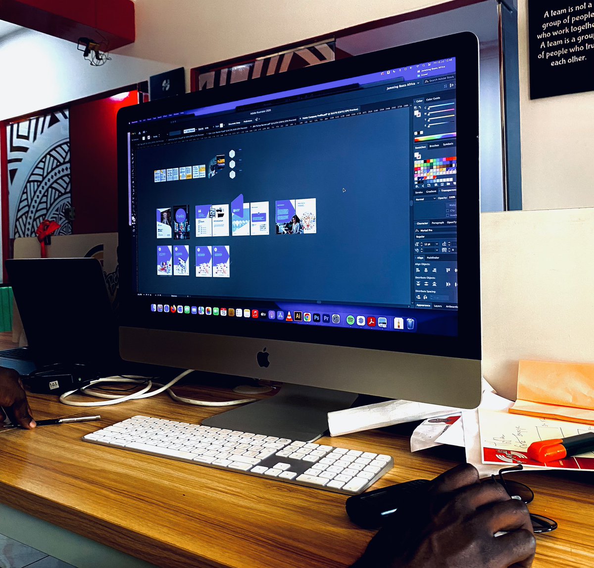 FaintxUg's tweet photo. The work is on 🔵⚪️🔛
#Faintx #branding #design #marketing #socialmediamarketing #DigitalMarketing https://t.co/FgGnOIspHL