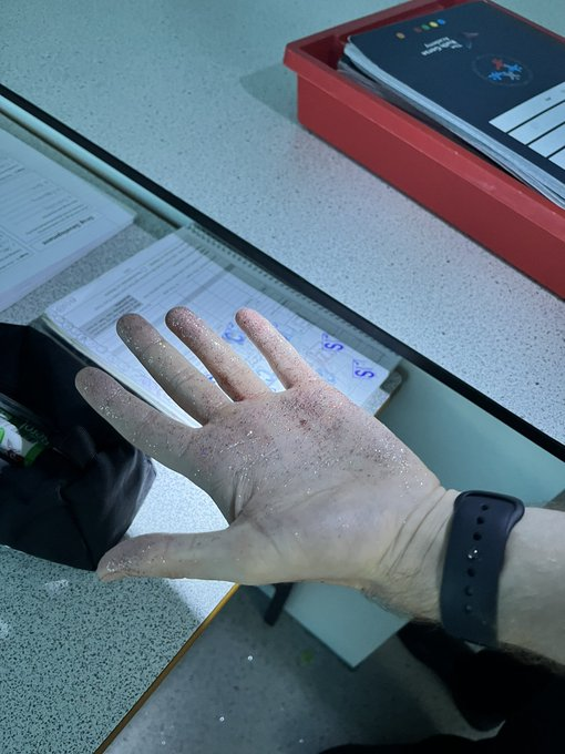 gorse_ruth's tweet photo. Mr Bolding has not washed his hands and is spreading micro organisms rapidly around his class! In 14 minutes he has spread norovirus around 90% of the classroom! #bacteria #microorganisms #spreadinggerms https://t.co/EOhOjfMT4x