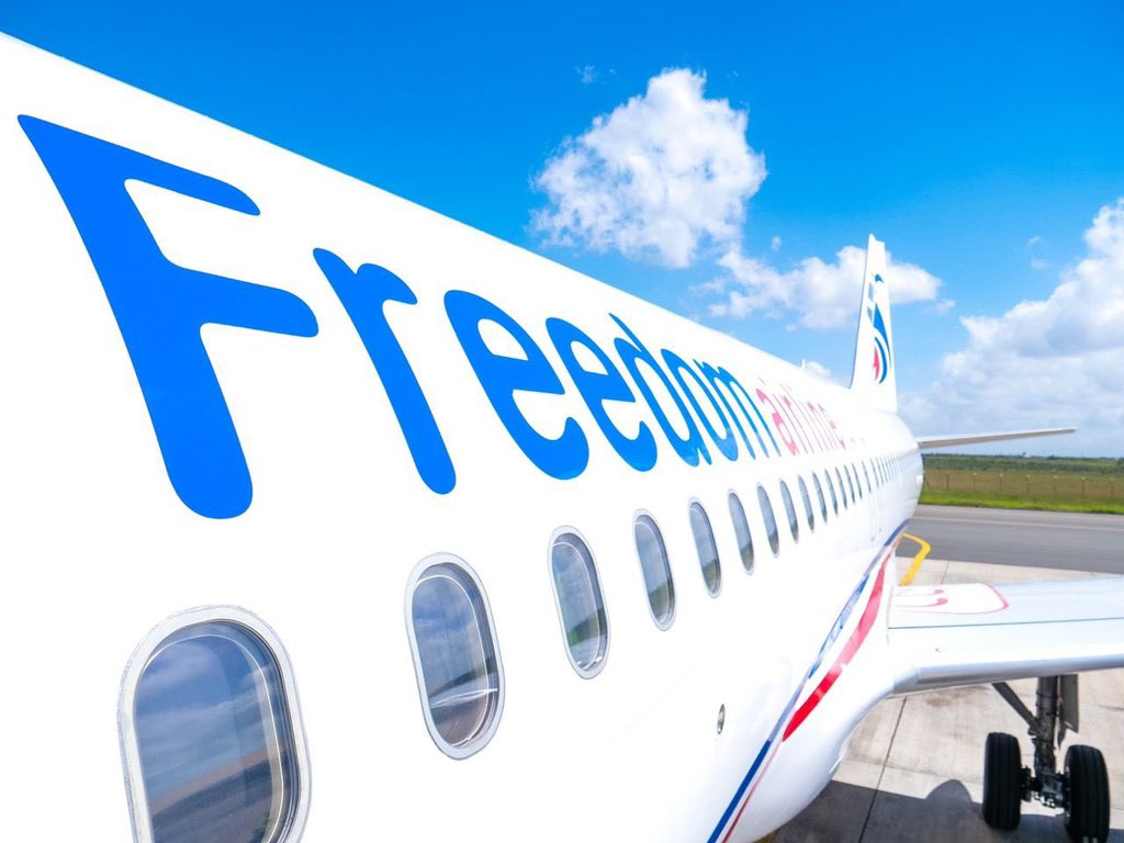 Asmali77's tweet photo. .@FreedomAirKe shuttling Presidents and executives. Beautiful to see. 👌🏾 https://t.co/nrok4jQWLP