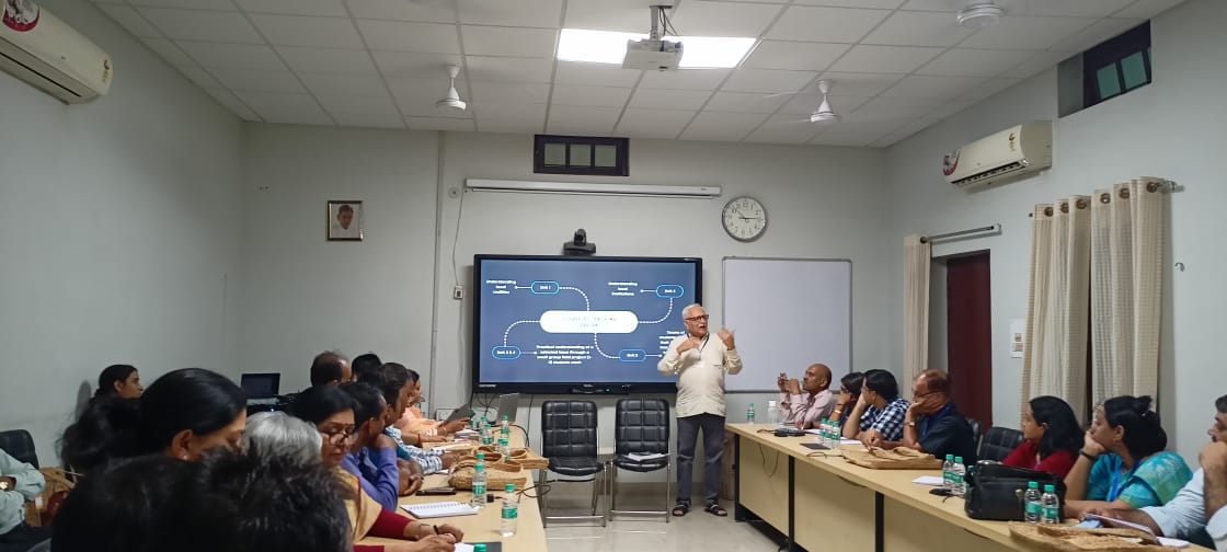 UNESCOchairCBR's tweet photo. "Deciding roles & responsibilities with sensitive approach is essence of this CBPR methodology"-debriefing session of field work in community by @ashok19349 @sahbhagi_ssk & @RTandon_PRIA giving brief on backdrop of CBPR & its methods @DEI_Agra @ugc_india @Unnatbharat_Tw MTP. https://t.co/n34dqKRO1E