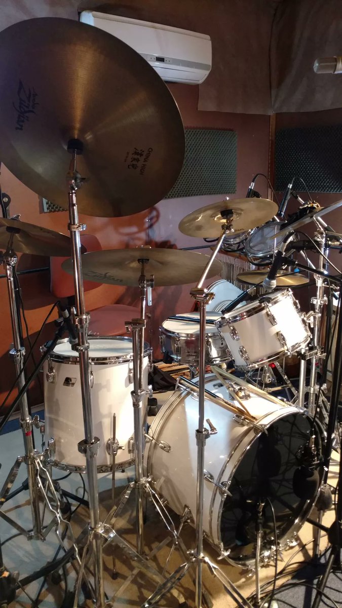 NSchegtel's tweet photo. Sesión de baterías en @EstudiosDel 
#musicproduction #MusicProducer #drums 
@LudwigDrumsHQ @ZildjianCompany https://t.co/Z8lx7tfmaR