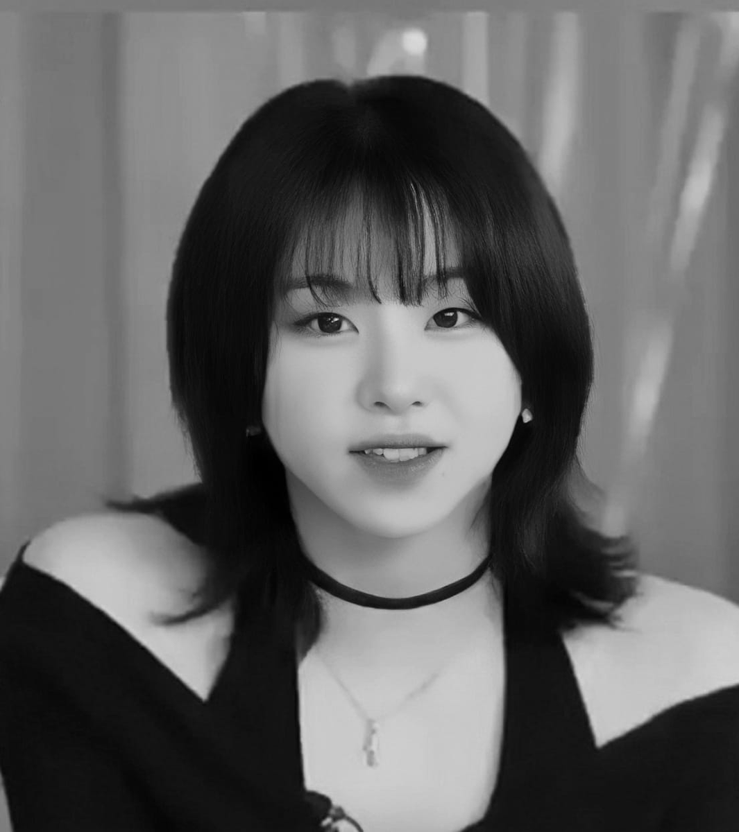 myoitzki's tweet photo. chaeyoung as mavis 🖤 https://t.co/iaSLeFpAP6