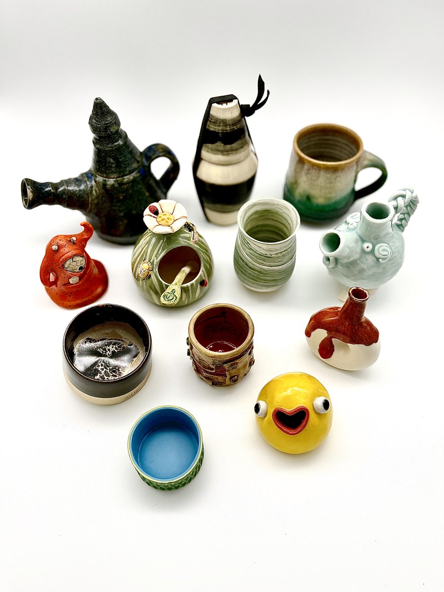 📢Great Pottery Throw Down stars raise funds for refugees

👏#PotteryThrowdown stars inc <a href="/richmillerpots/">Richard Miller</a> aim to raise thousands for <a href="/artrefugeuk/">Art Refuge 🧡</a> raffling exclusive original ceramics collection

🧡£10 tickets to win the set + support Art Refuge's vital work artrefuge.org.uk/post/the-great…