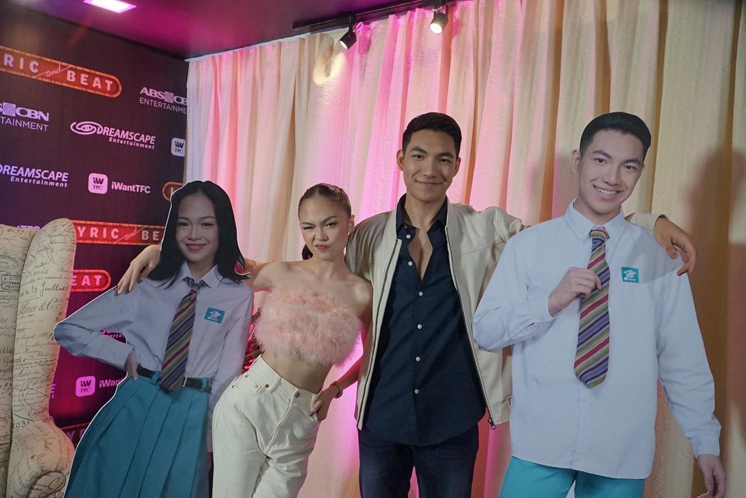 iLoveDarren_24's tweet photo. Darren and AC with their standees!
Ang cutee sobra!!
HELLO JAZZ AND CADENCE
#LABDarrenACBlogCon
@Espanto2001 #DarrenEspanto @BonifacioAc
LABloggersCon WithDARREN
Photos from: @DreamscapePH https://t.co/Wl5IR8s6t1