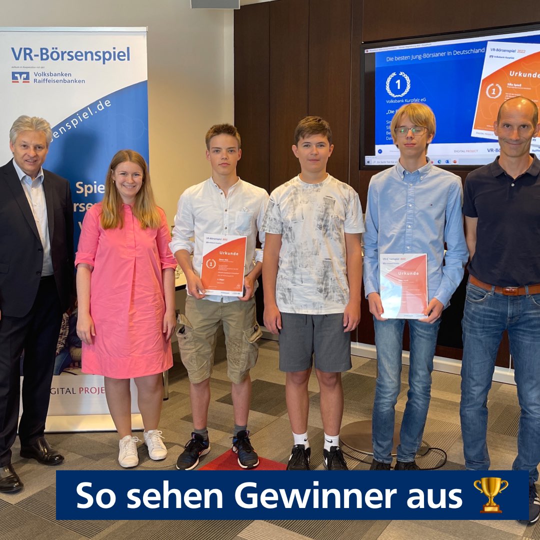 Gratulation an die Gewinner des VR-Börsenspiels! 🥳🎩 Unsere Siegerteams haben bundesweit den 1. und 6. Platz belegt. 👏🏼

Tolle Leistung von den "Börsen Pros" vom Bergstraßen Gymnasium,  Hemsbach und den „stockcrash" vom Privatgymnasium Weinheim

#VolksbankKurpfalz #MeineKurpfalz