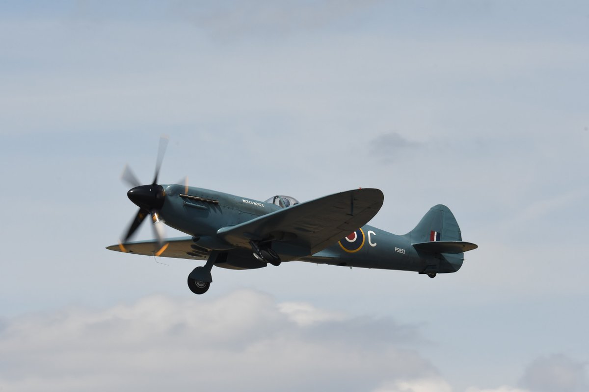 FIAFarnborough's tweet image. Activity at Farnborough has ramped up over the last 24 hours! Here’s a preview of what’s to come at a very special #FIA2022 next week - the first time in 4 years that we can welcome you through our doors. What are you most looking forward to seeing at the airshow?
#avgeek