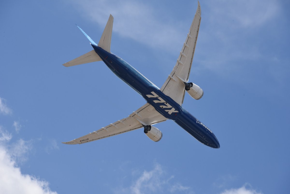 FIAFarnborough's tweet image. Activity at Farnborough has ramped up over the last 24 hours! Here’s a preview of what’s to come at a very special #FIA2022 next week - the first time in 4 years that we can welcome you through our doors. What are you most looking forward to seeing at the airshow?
#avgeek