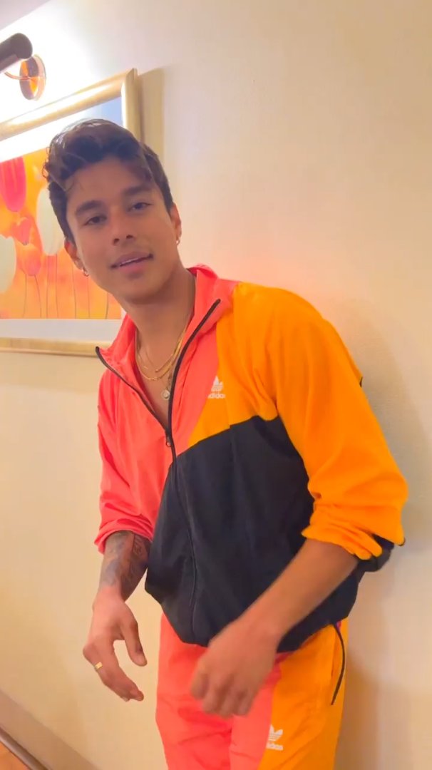 ChotusaMew's tweet photo. Every thing is fine. It was just a joke. Calm down.
#PratikSehajpal #PratikFam #PraPal #PraNib #PratikInKKK12 #KKK12 #KhatronKeKhilad12
@ColorsTV @justvoot @PrernaSehajpal @realsehajpal https://t.co/eDE7vjht9w