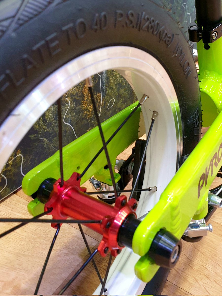 Kinderradfinder's tweet photo. Der inoffizielle #kinderfahrradfinder #Eurobikeshow Award für die schönsten Naben in einem #Kinder-Laufrad, geht schonmal an #pyrobikes 🤩👍 https://t.co/6hMp4q8nqJ