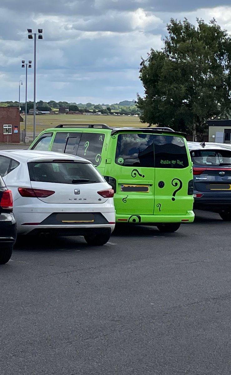 riddlerpie's tweet image. JUST SAW A FUCKING RIDDLERMOBILE??????