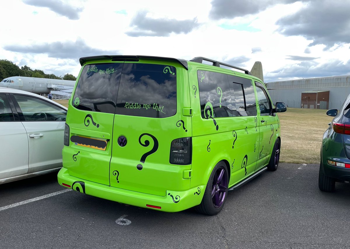 riddlerpie's tweet image. JUST SAW A FUCKING RIDDLERMOBILE??????