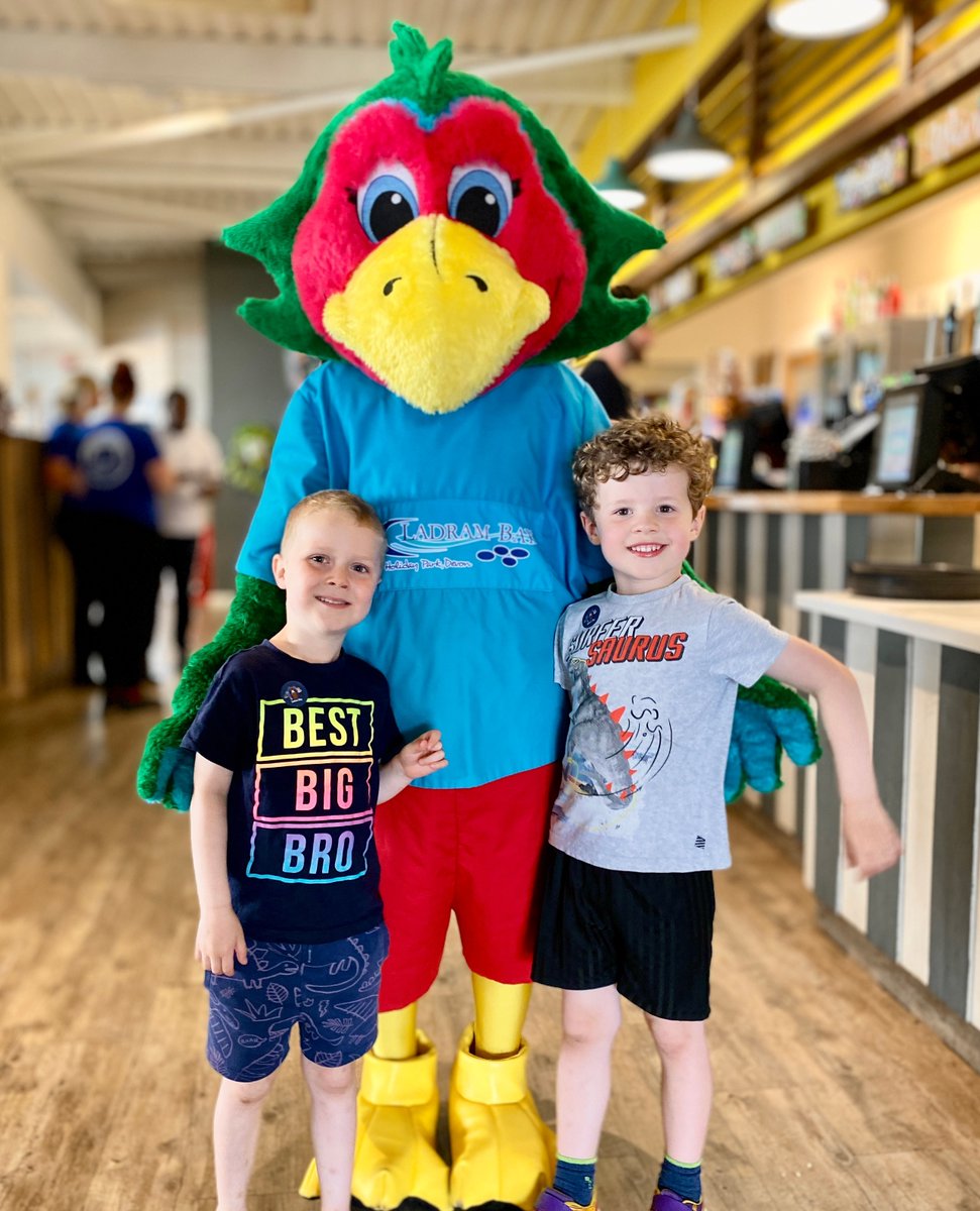 Pickles the Parrot found two new pals 🥰 Look at those smiles! Did you know our Ladram Heroes do a walk around the park to say hi to our smaller guests 3 times a week? Catch Pickles with his friends Ozzie and Captain Scratch during kids' club in Waves at 6.30pm every day, too 🥳