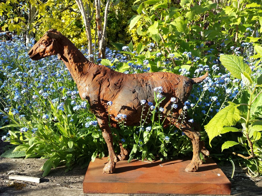 Surrey Sculpture Society returns to Leonardslee Lakes and Gardens for Summer Exhibition 2022 - read more with VantagePoint. Click vantagepointmag.co.uk/blog/surrey-sc… to view now!