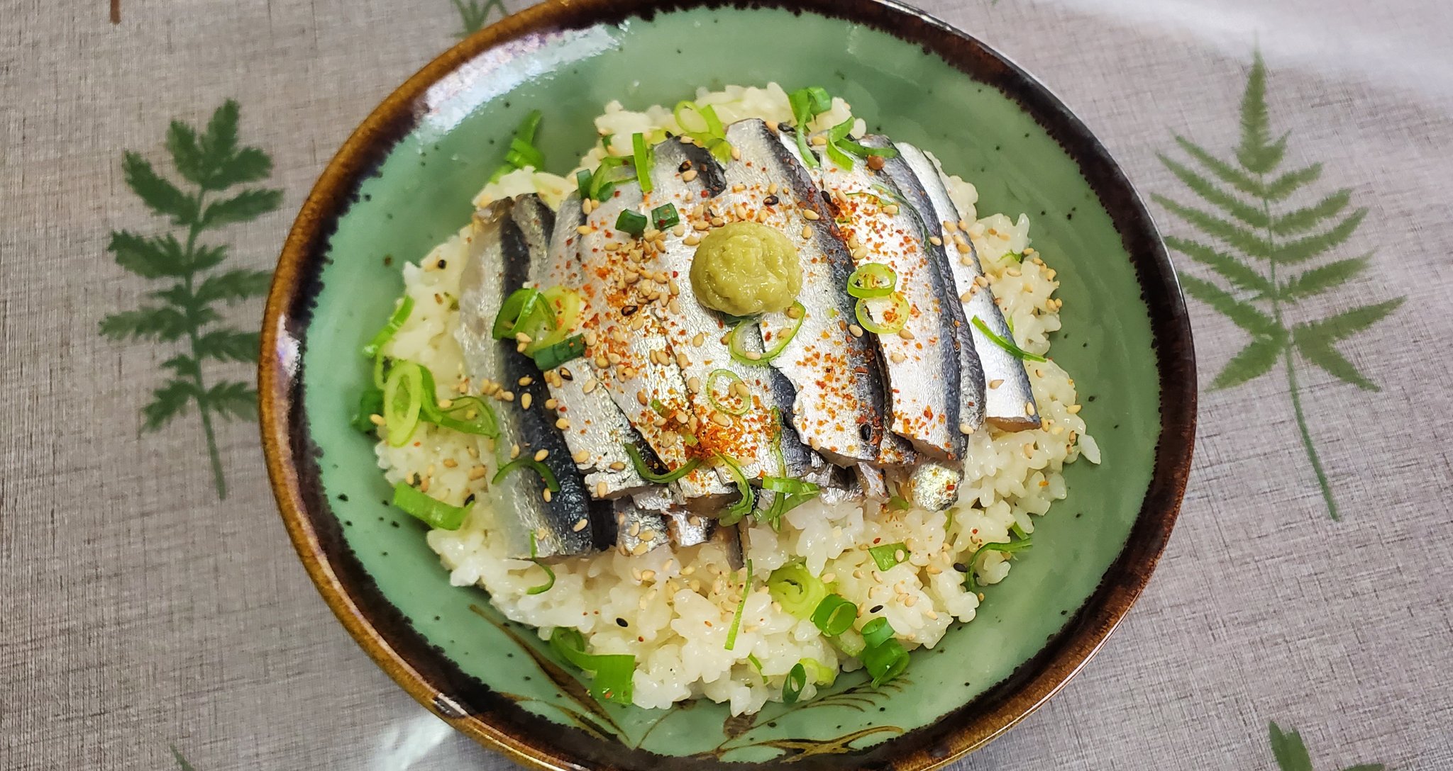 おでこメガネ Po ッチャマ ポッチャマ サッパというお魚のから揚げと 岡山県名物の ままかり サッパの酢じめ を丼に まんま ご飯 を借りたくなる 欲しくなる ほど美味しいというところから名付けられたそうです サッパの酢じめはままかり サッパ