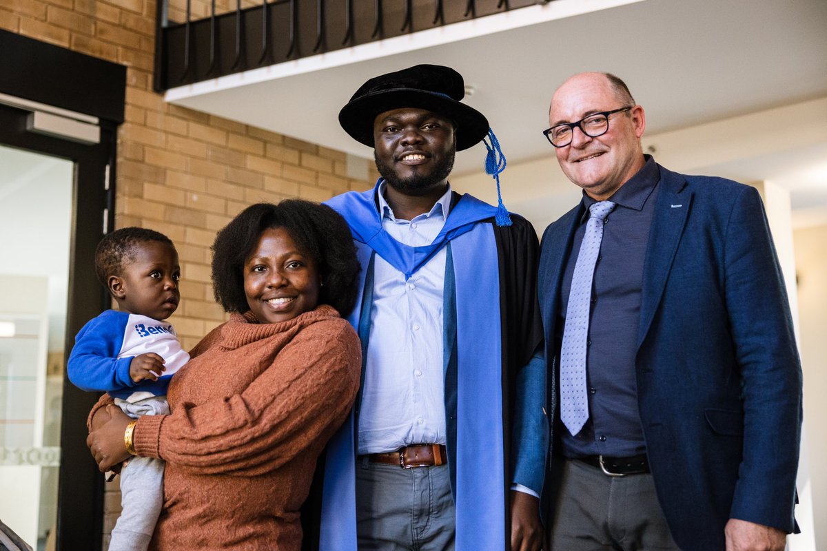 Congratulations to Dr @matt_adeleye and family for his graduation today from @ANU_CHL with a PhD in #palaeoecology. What a great achievement and no doubt a spectacular future ahead! @ANUasiapacific @cabahCoE