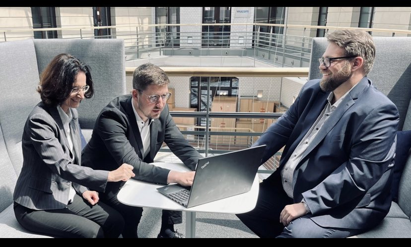 helbig_florian's tweet photo. In der aktuellen Ausgabe der #BeckDigiTax widmen Andrea Bruns, Christian Hassa und ich uns steuerlichen und rechtlichen Herausforderungen beim Handel mit Non-fungible Token (#NFT).

Unser Beitrag ist bei beck-online abrufbar unter: 
https://t.co/b7AuQI78Iu https://t.co/WsQKPXJMCJ