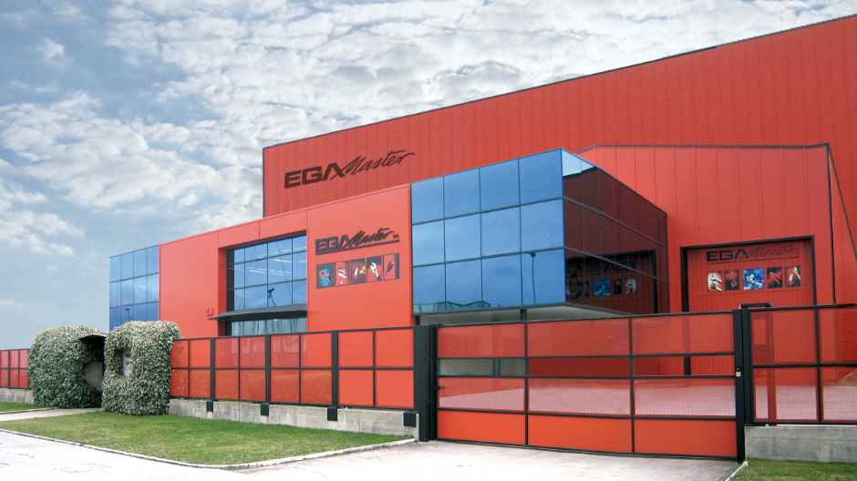 AEJundiz's tweet photo. La #empresa alavesa @EGAMASTERTOOLS gana una #licitación contratada por @ALKAHRABA de 3,3 millones de dólares. Esta es la mayor cifra en sus 30 años de trayectoria.
¡Enhorabuena! 👏
📷 EGA Master
#Júndiz #Electricidad #Energía #EGAMaster https://t.co/Vp5htwYOiy