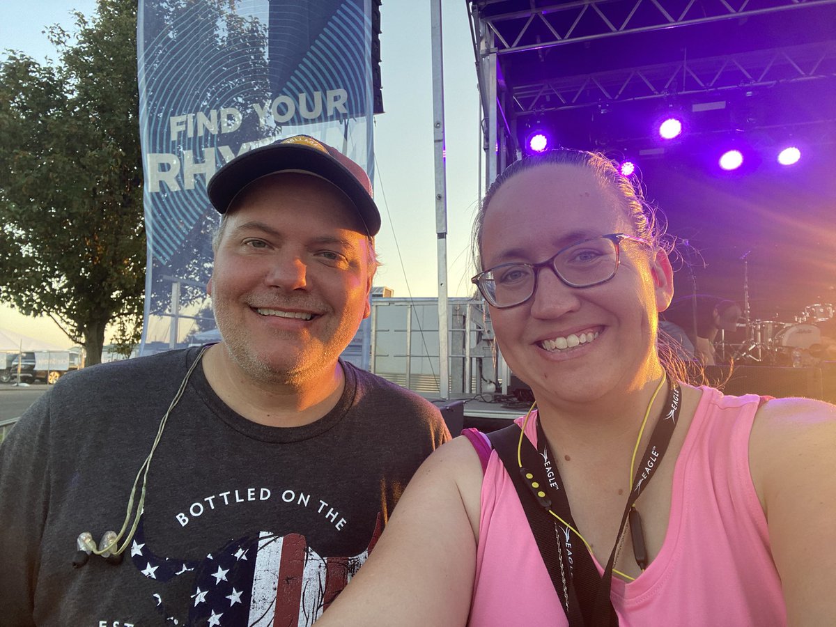 WheresBeckyMHK's tweet photo. .@TravisMarvin thanks for letting me hang out today! Appreciate you!
#fangirl #TMarv #countrystampede #countrymusic #favartist #favorite #country https://t.co/WnmEeXwfkz