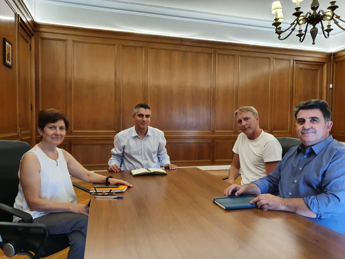 Our CEO &amp; co-founder 
<a href="/jbajou/">Jerome Bajou</a> with Deputy Minister of Development and Investments <a href="/ChristosDimas_/">Christos Dimas</a>

➡️ tinyurl.com/3m67zuk6

#greece #innovation #captainbookio