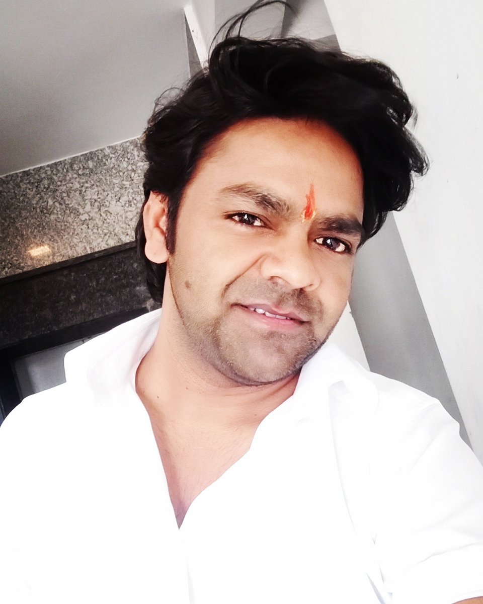 kmpRaviverma's tweet photo. Smile is the best medicine to take care of your health #raviverma #Smile #health #actor #ownwish #Google #simple #kirtimotionpictures https://t.co/jRY7McQ7zc
