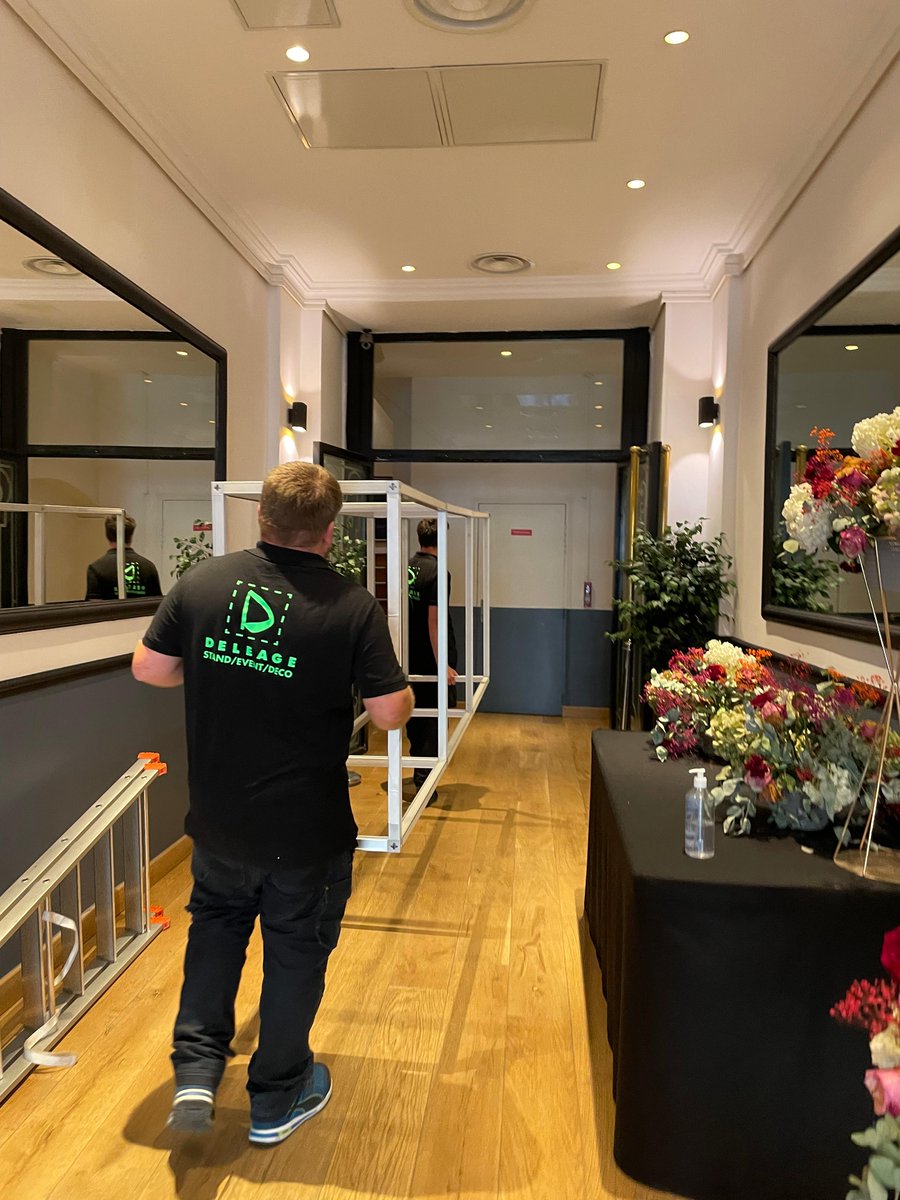 🔙 sur nos dernières semaines ​

Retour en image sur la soirée de lancement du nouveau bureau parisien d’un de nos clients américains 🤩 

350 personnes conviées pour une soirée cocktail et boule à facettes 💃🏼  ​

#teambuilding #corporateevents  #webdesign