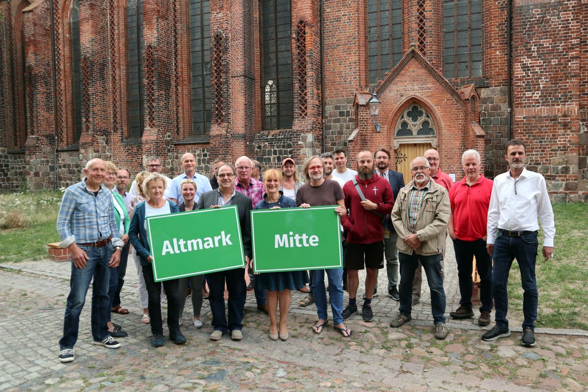 LandLeute's tweet photo. Warum immer nur Berlin Mitte? In #AltmarkMitte gibt es auch massig Kreativpotenzial und eine starke Zivilgesellschaft. Hier ist die Mitte und diese hat auch die neue #LEADER-Strategie auf den Weg gebracht. https://t.co/9YpdtGSXDG https://t.co/y33lbIdMHG