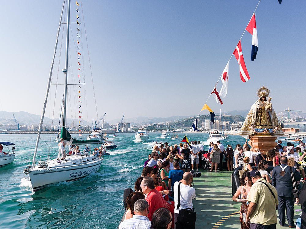 turismodemalaga's tweet photo. 😇 Hoy es el día de la Virgen del Carmen, un día que la ciudad de Málaga vive intensamente.

⚓️ La patrona de pescadores y marineros estará de nuevo en la calle en los barrios de El Palo, Huelin o Pedregalejo, que celebran sus fiestas del Carmen estos días.

¡No te las pierdas! https://t.co/FH4NXYfTDV