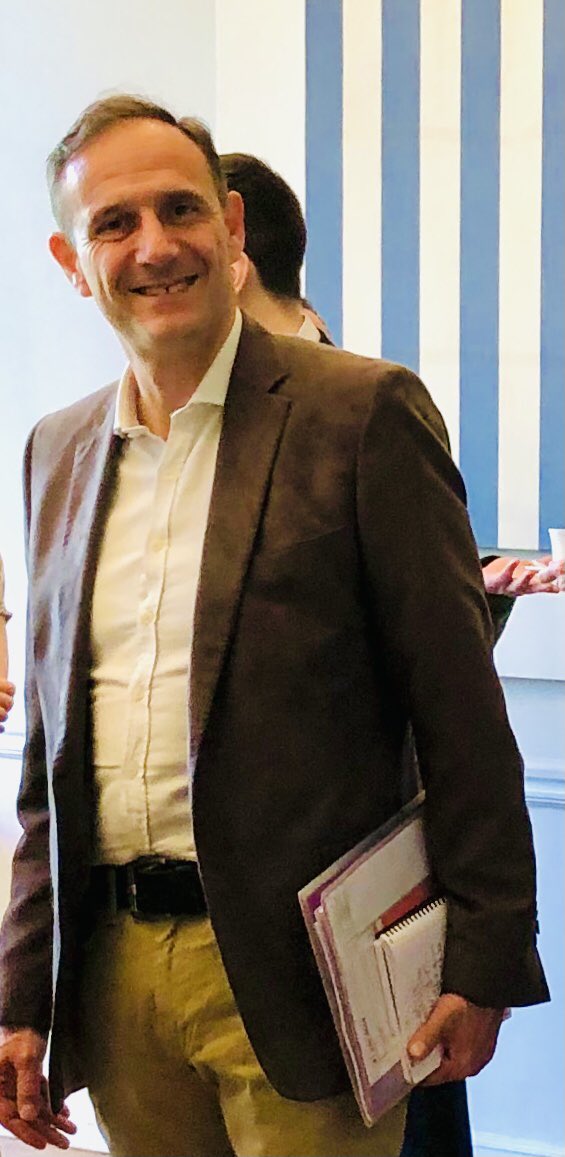 #LégiondHonneur 🥇Tellement méritée !!

Un remarquable engagement personnel, qui entraîne tous nos territoires 🇫🇷, dans une évolution dynamique, attractive: 
Des actions visibles et salvatrices. 

Toutes mes félicitations, Cher @OlivierSichel !

legiondhonneur.fr/sites/default/…