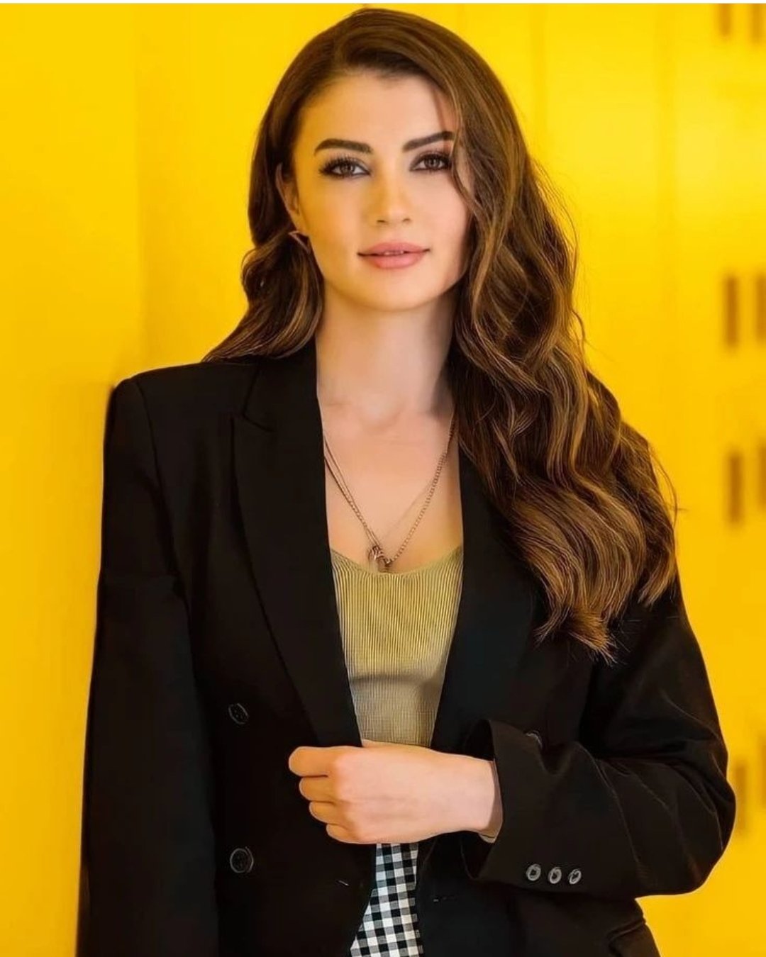 Esra Erten Бурджу Озберк